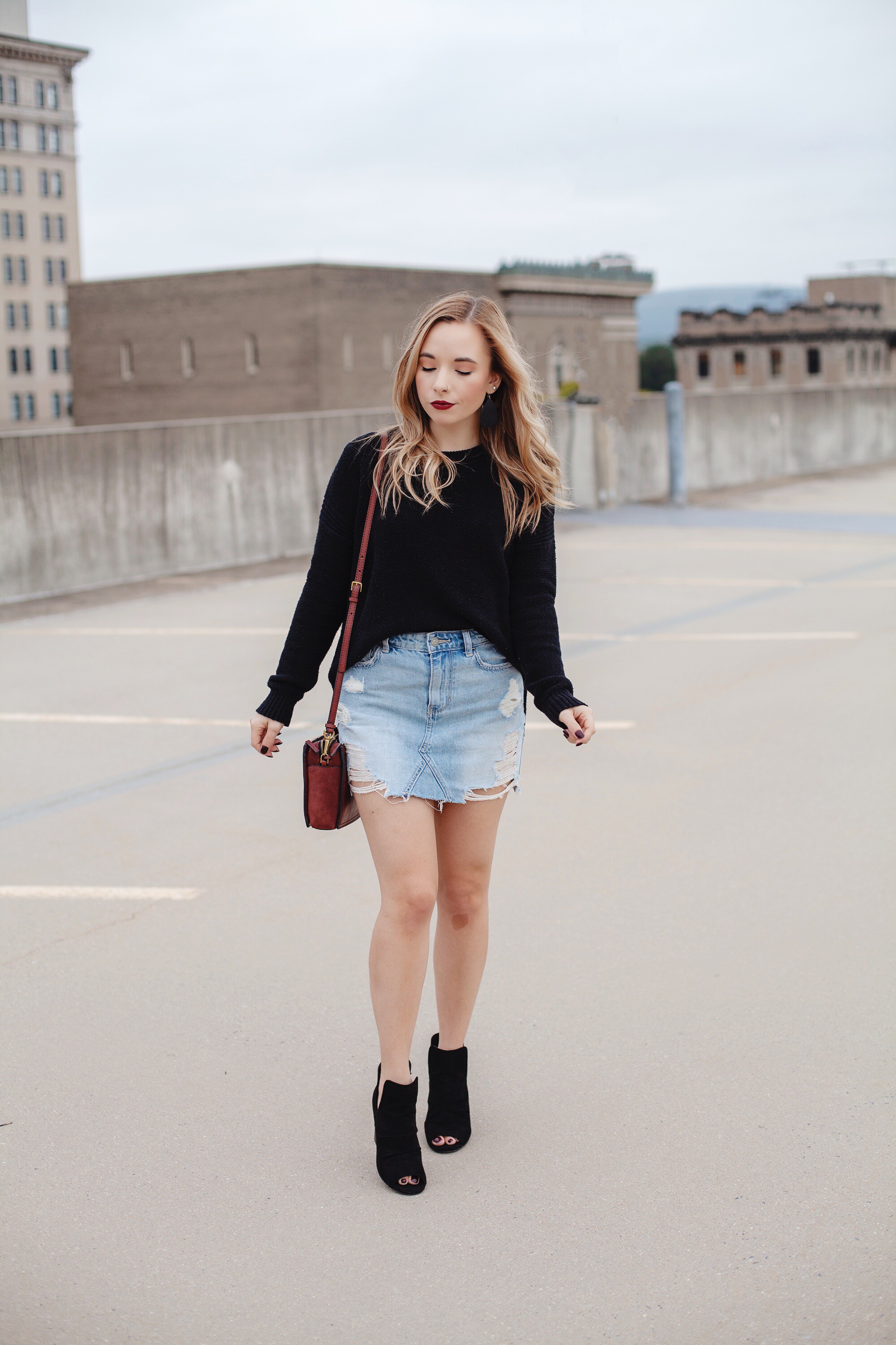 How To Wear A Denim Mini Skirt For Fall