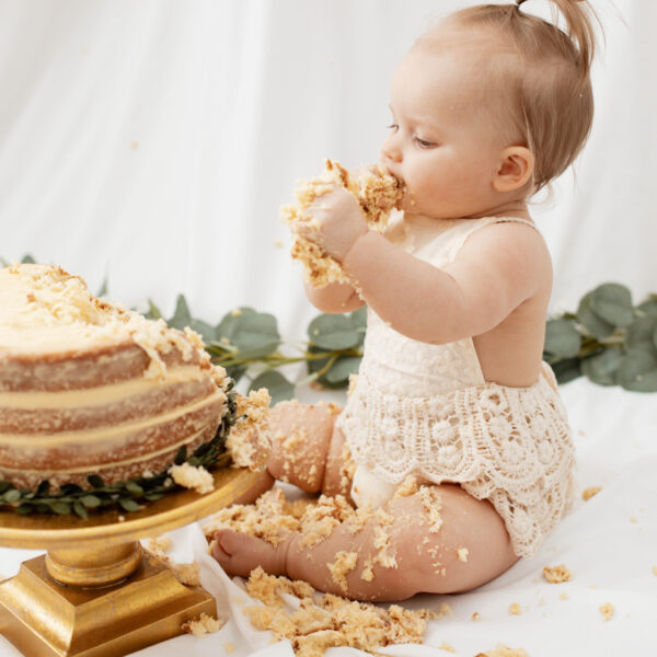 7 Tips For A Successful DIY Smash Cake Photoshoot